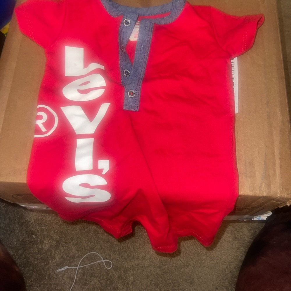 Levis romper